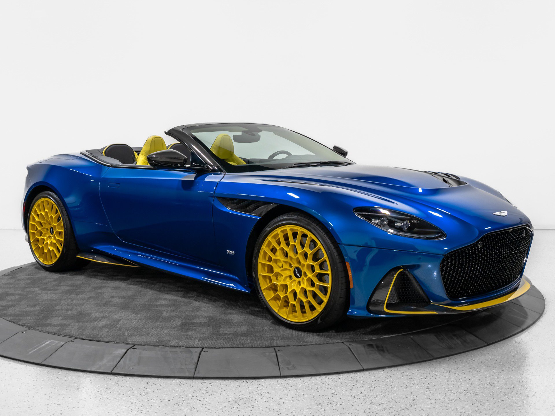 Used 2023 Aston Martin DBS Superleggera Volante RWD image 11