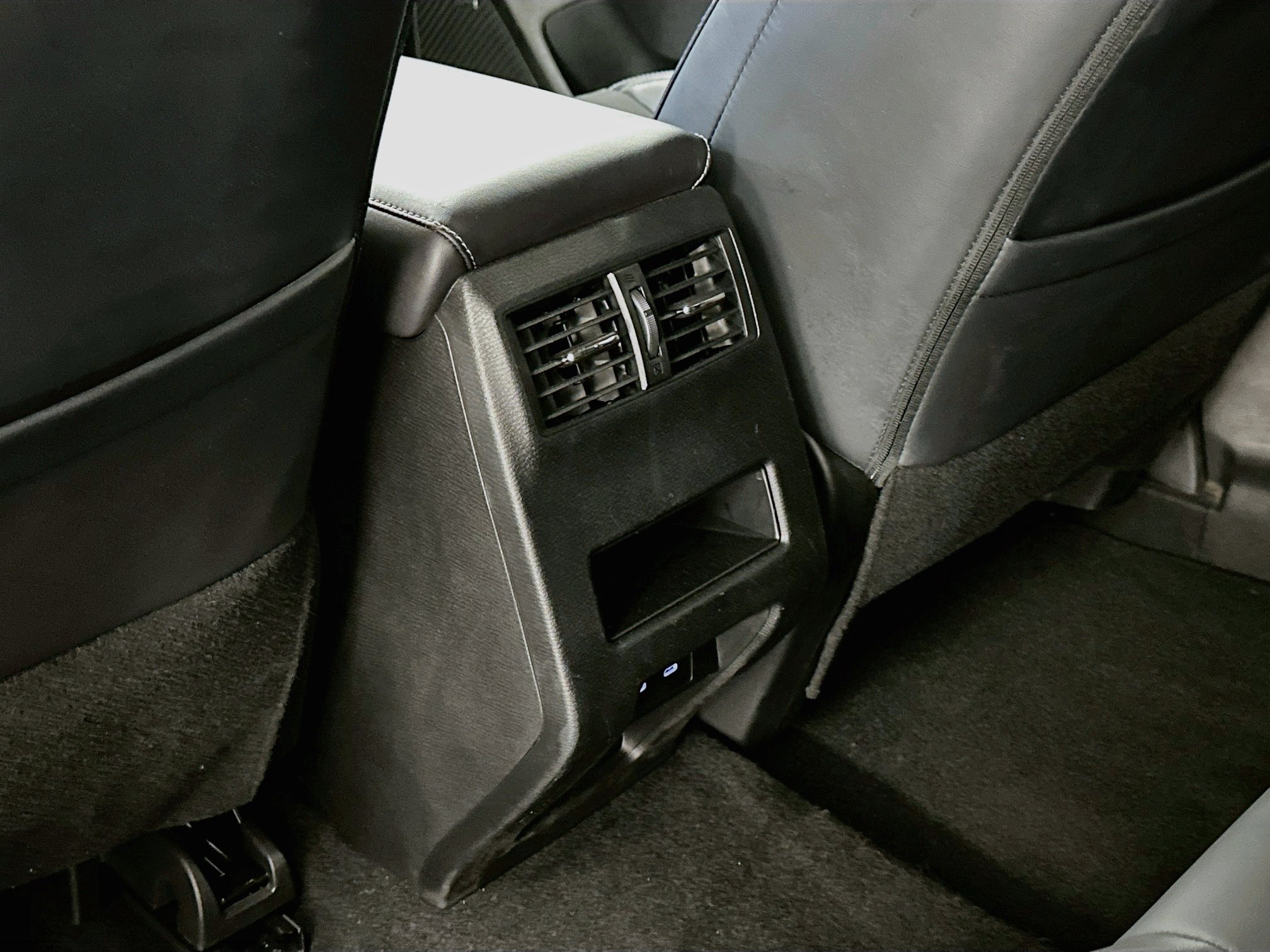 Used 2025 Mitsubishi Outlander AWD image 28