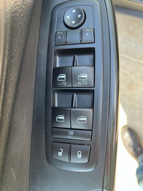Used 2016 Jeep Cherokee Latitude w/ Comfort/Convenience Group AWD/4WD image 17