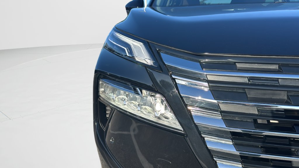 Used 2025 Nissan Rogue Platinum w/ Tech Package FWD image 35