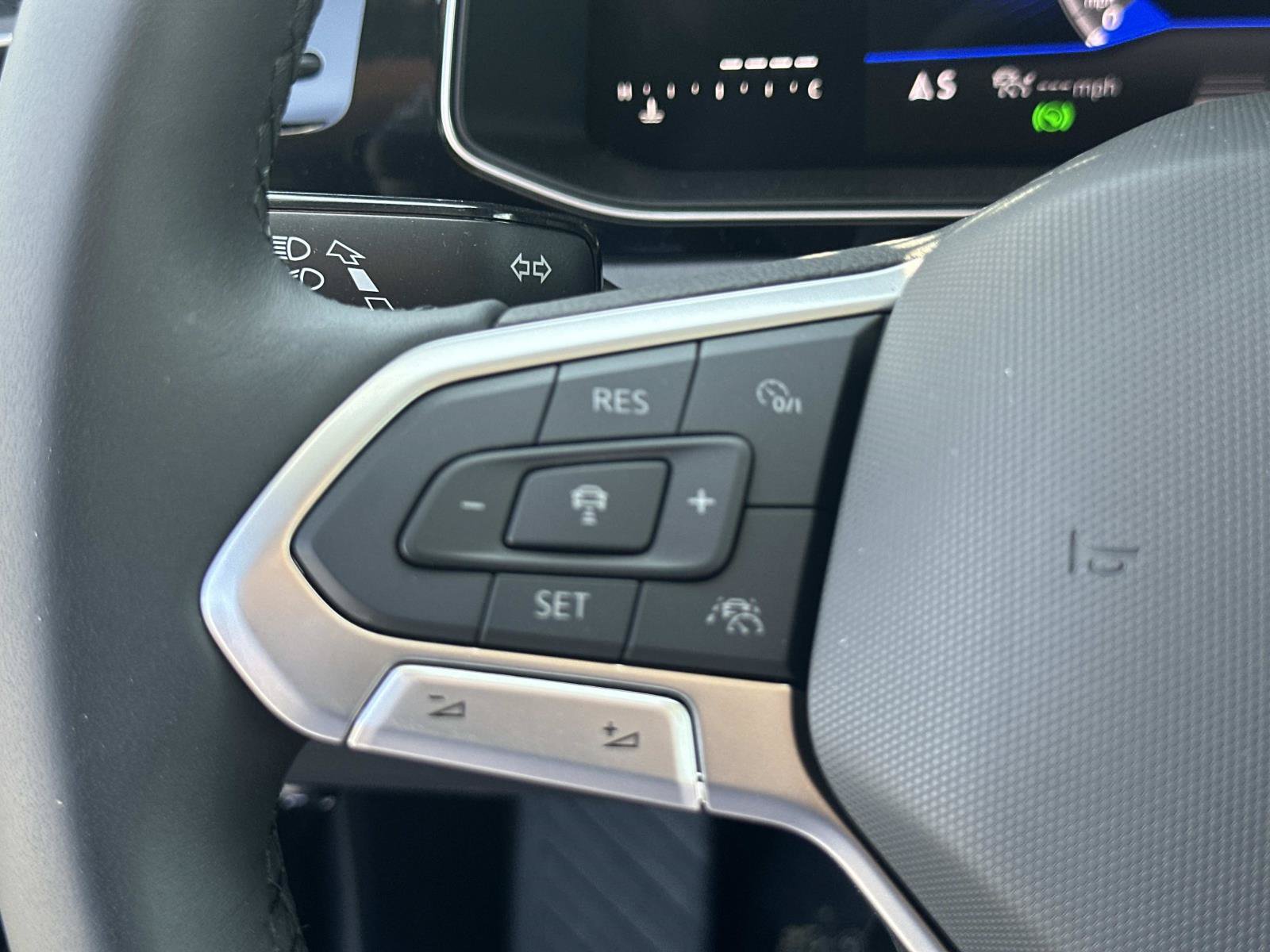 New 2026 Volkswagen Jetta SE FWD image 9