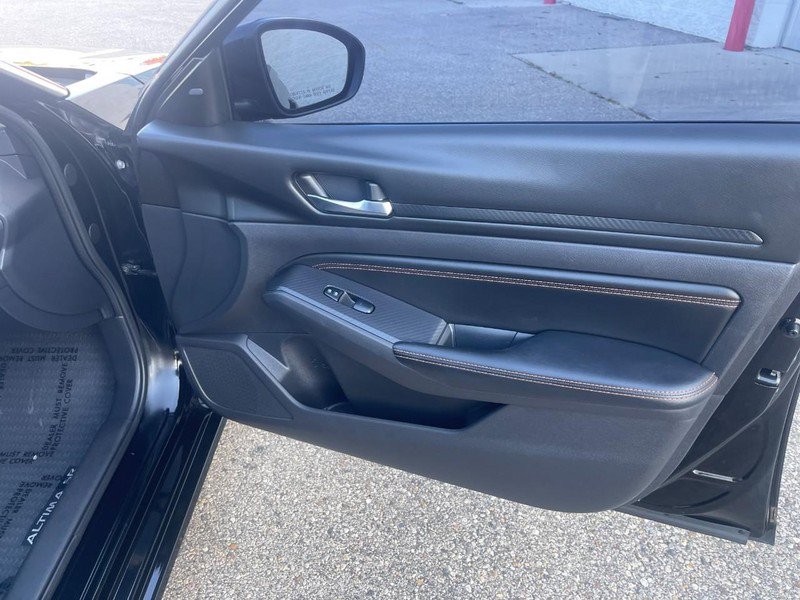 Used 2019 Nissan Altima 2.5 SR FWD image 11