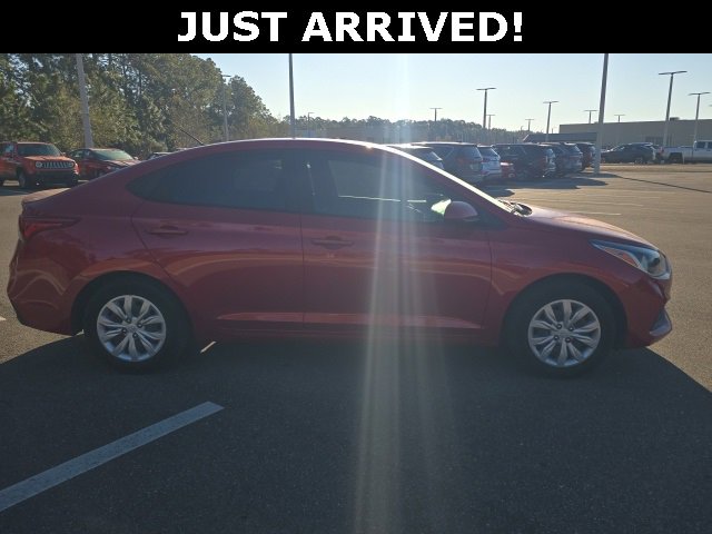 Certified 2022 Hyundai Accent SE image 3