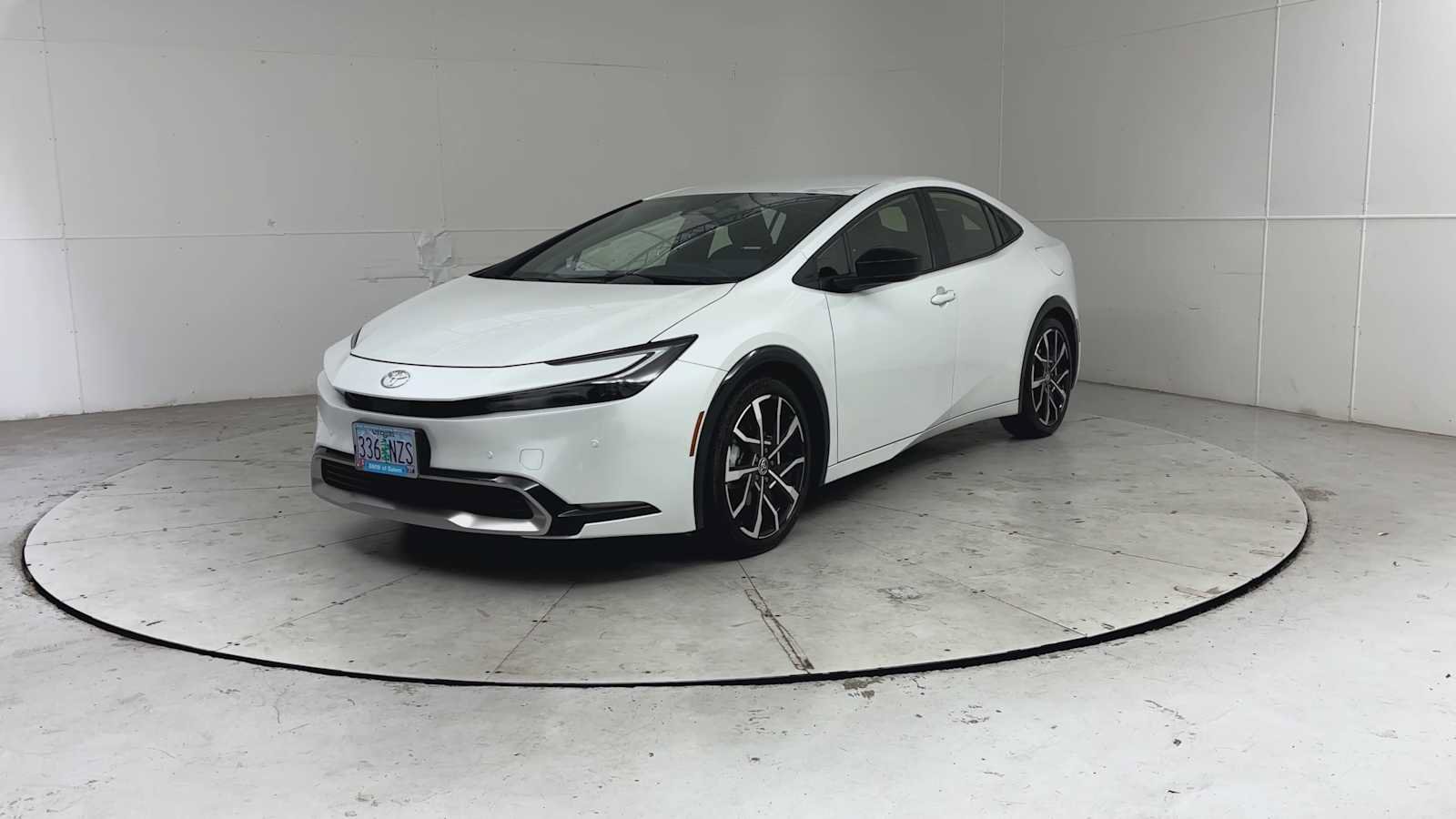 Used 2025 Toyota Prius Plug-In Hybrid FWD image 8