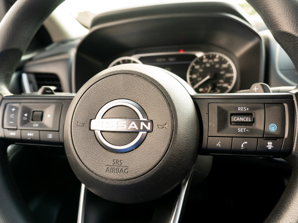 Used 2024 Nissan Rogue SV FWD image 30