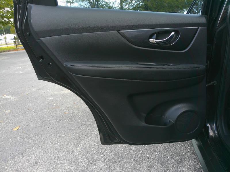 Used 2017 Nissan Rogue S image 23