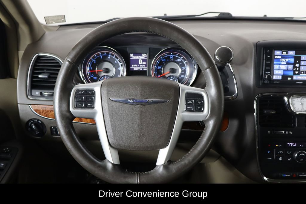Used 2016 Chrysler Town & Country Touring w/ Driver Convenience Group image 7