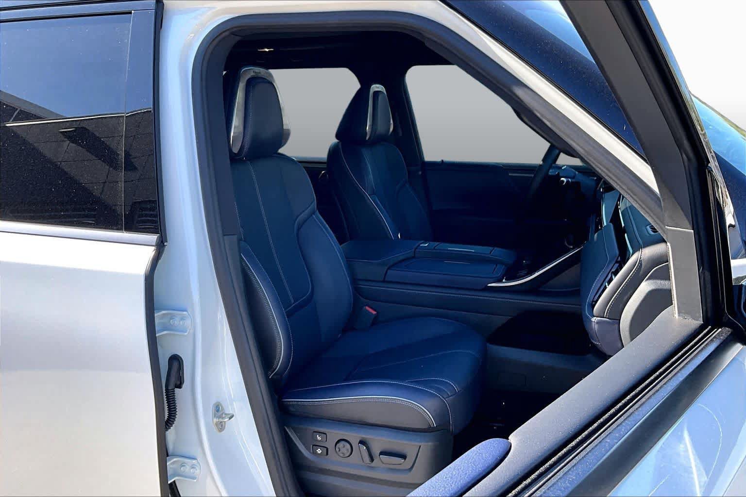 Used 2026 INFINITI QX80 4WD w/ Sport Exterior Package image 9