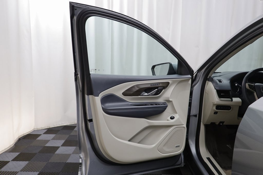 Used 2024 GMC Terrain Denali w/ Denali Premium Package image 4