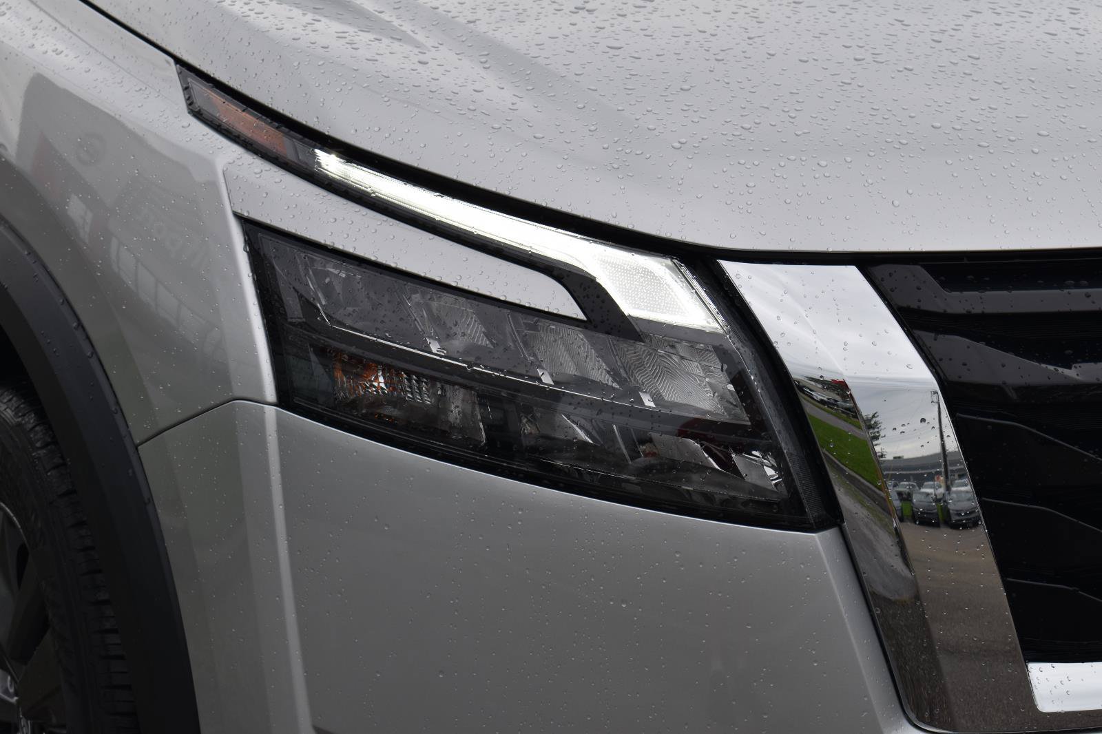 Used 2024 Nissan Pathfinder SV FWD image 18