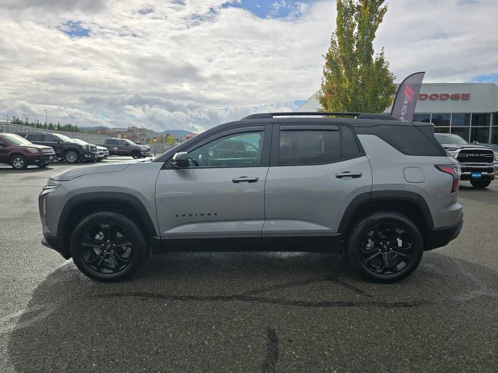 Used 2025 Chevrolet Equinox LT w/ Midnight Edition FWD image 2