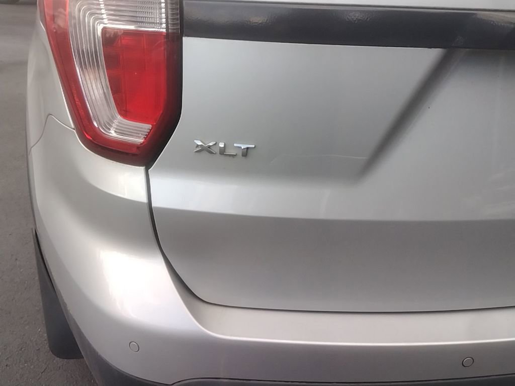 Used 2016 Ford Explorer XLT image 27
