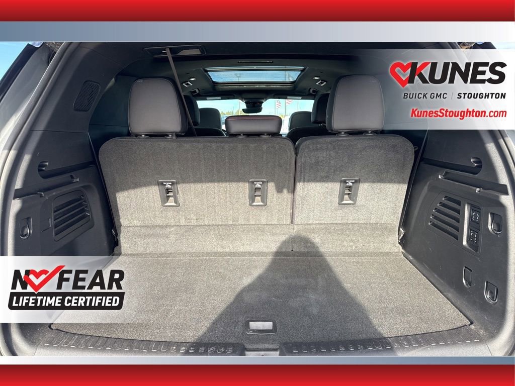 Used 2025 Chevrolet Traverse RS image 42