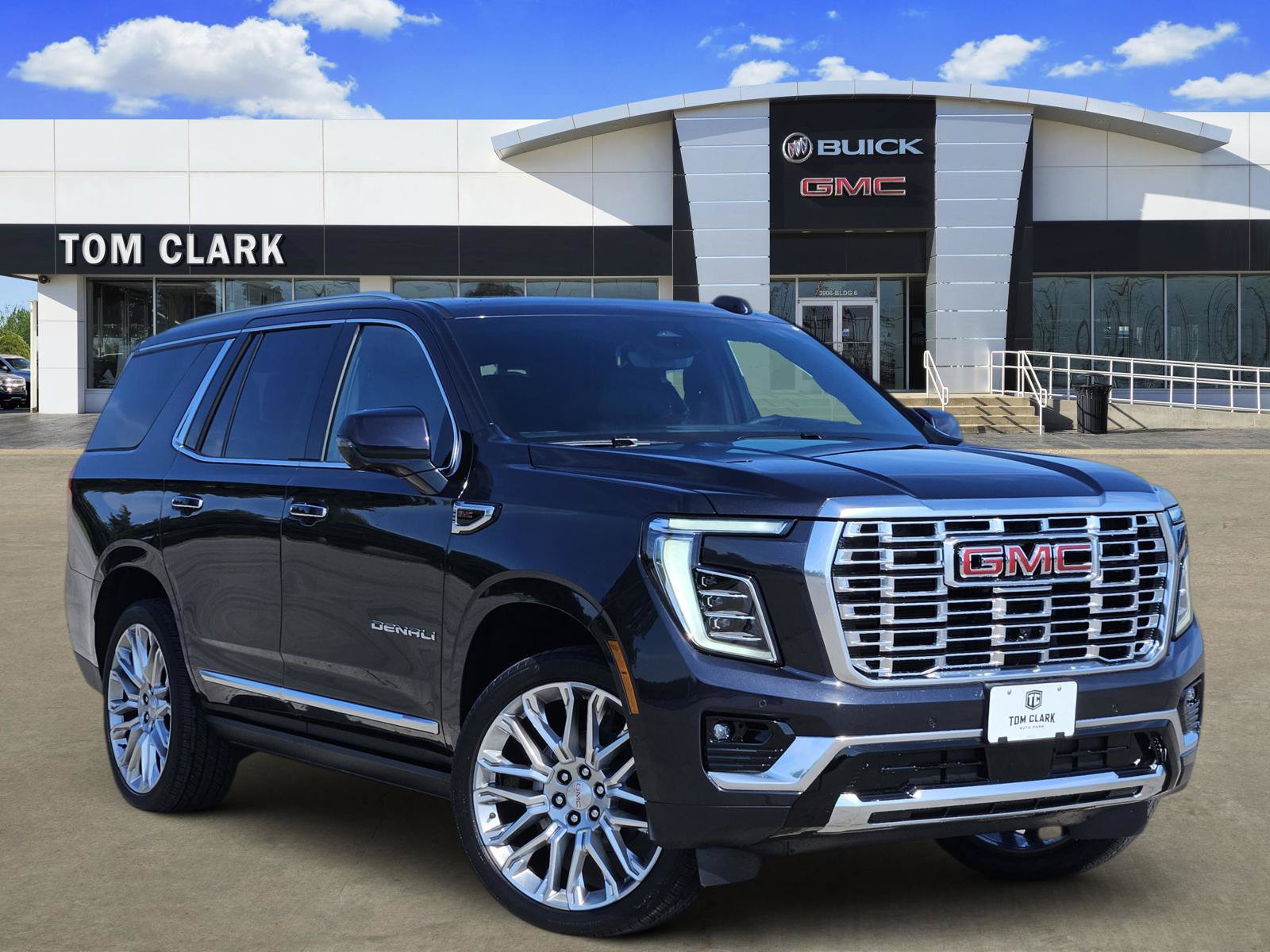 New 2026 GMC Yukon Denali w/ Denali Reserve Package AWD/4WD image 1