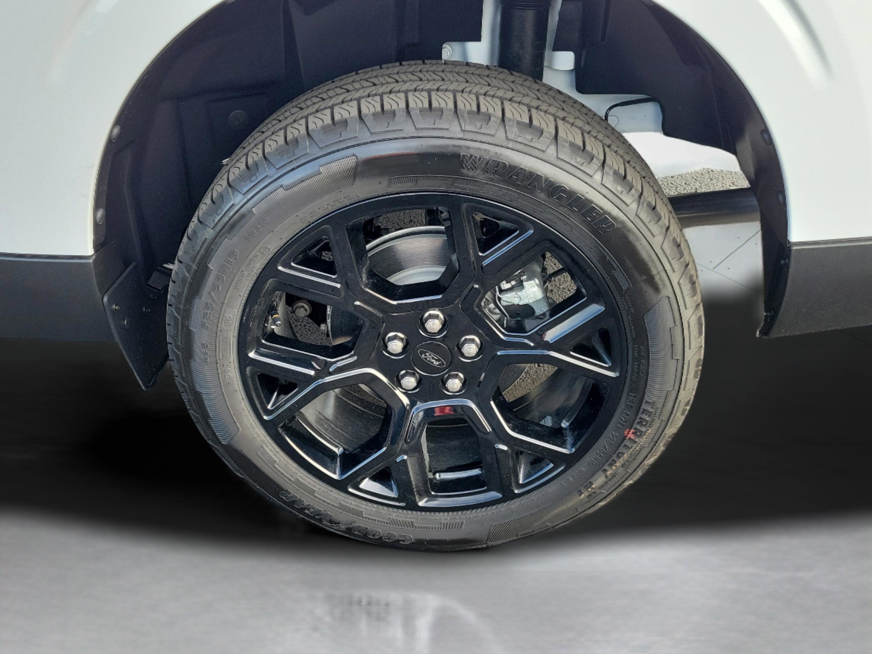 New 2025 Ford Maverick Lariat w/ Black Appearance Package image 5