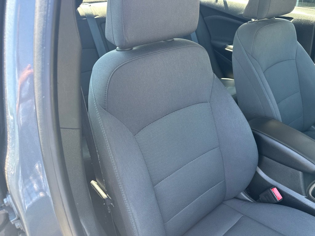 Used 2018 Chevrolet Cruze LT w/ Convenience Package FWD image 9