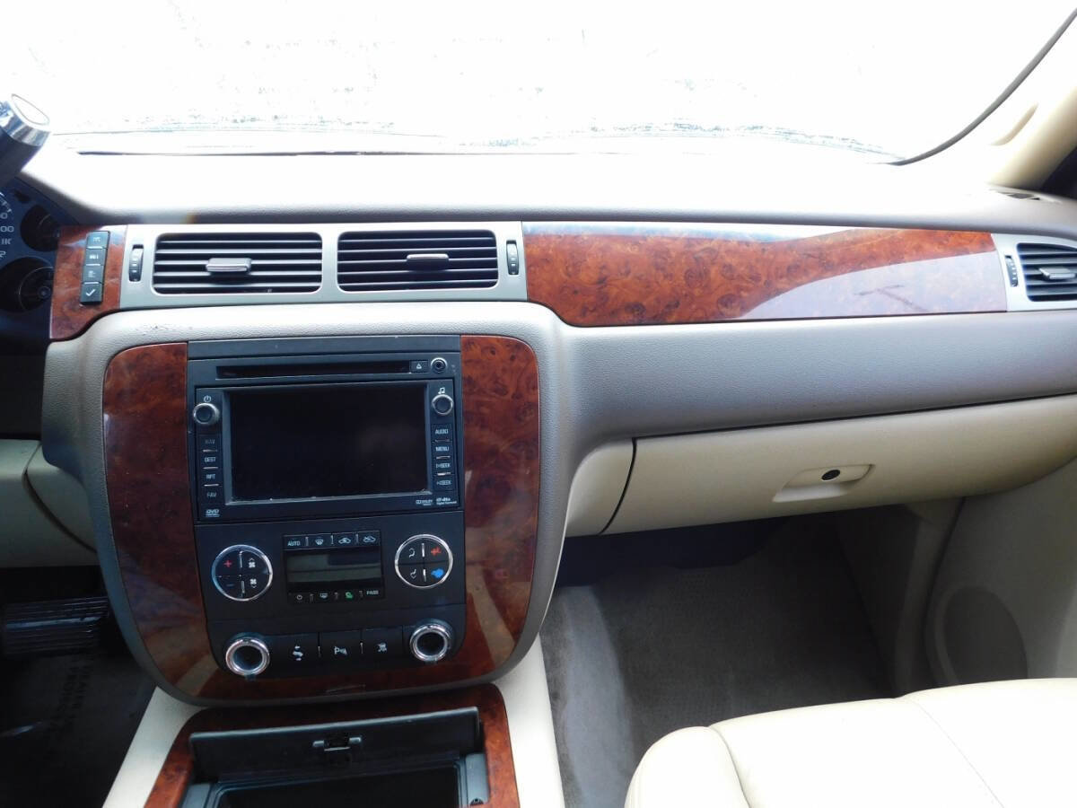 Used 2010 Chevrolet Avalanche LTZ AWD/4WD image 7