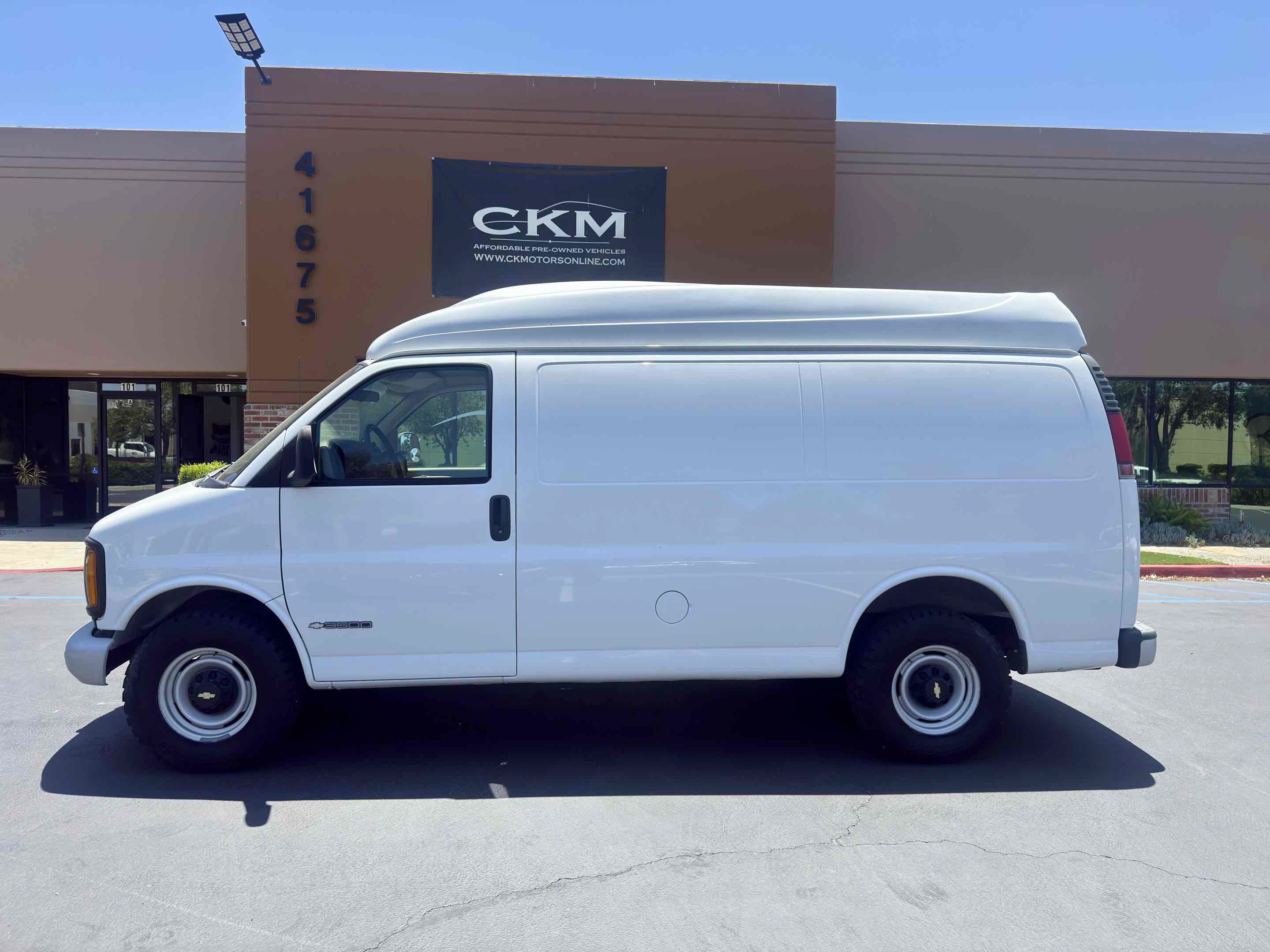 Used 2001 Chevrolet Express 3500 w/ Convenience Pkg 1 RWD image 4