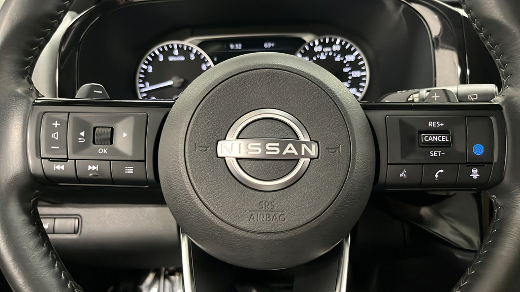 Used 2023 Nissan Pathfinder SL AWD/4WD image 15