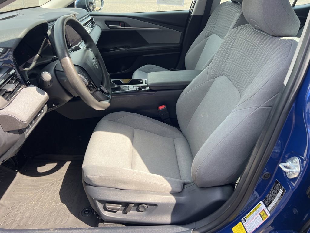 Used 2025 Toyota Camry LE w/ Convenience Package image 23