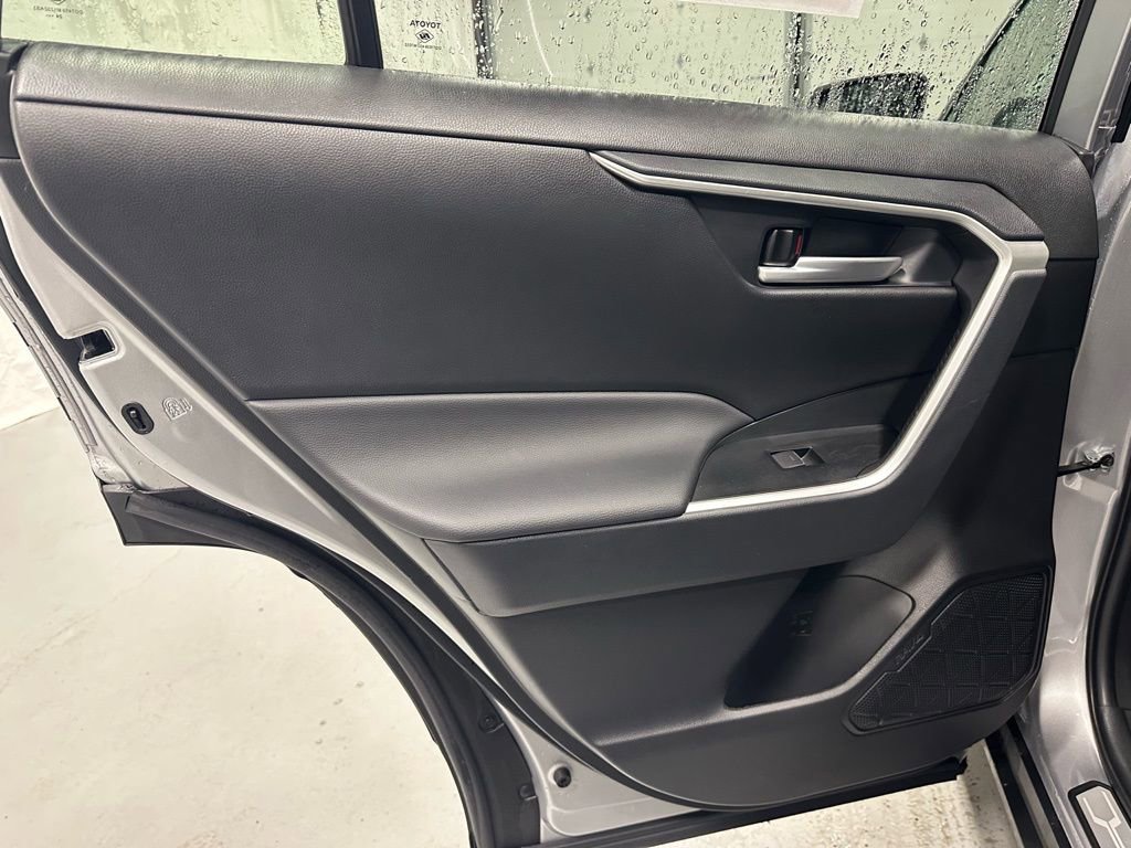 Used 2025 Toyota RAV4 XLE image 40