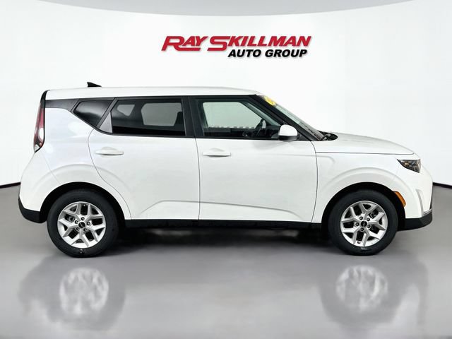 Used 2025 Kia Soul LX FWD image 8