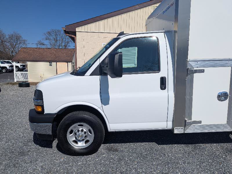 Used 2025 Chevrolet Express 3500 w/ Power Convenience Package RWD image 2