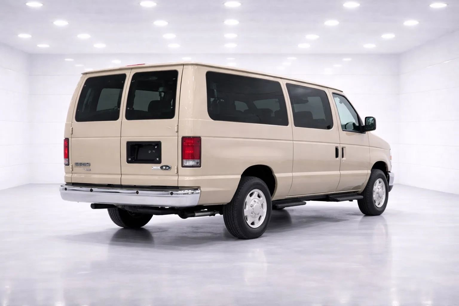 Used 2013 Ford E-350 and Econoline 350 XLT image 5