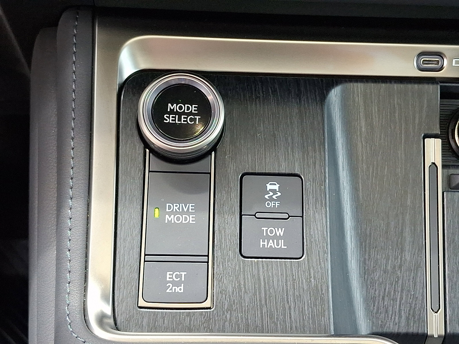 Used 2025 Lexus GX 550 w/ Accessory Package (2T) AWD/4WD image 23