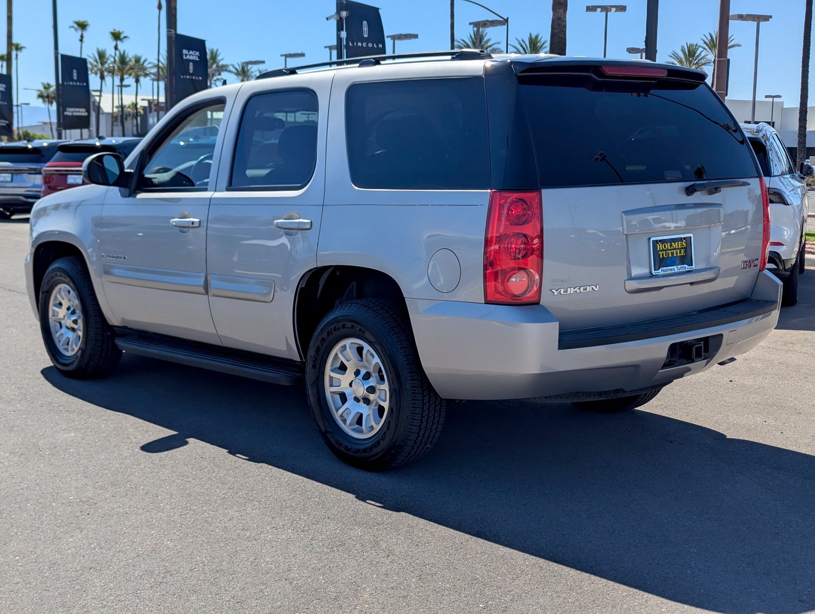 Used 2008 GMC Yukon SLE RWD image 4