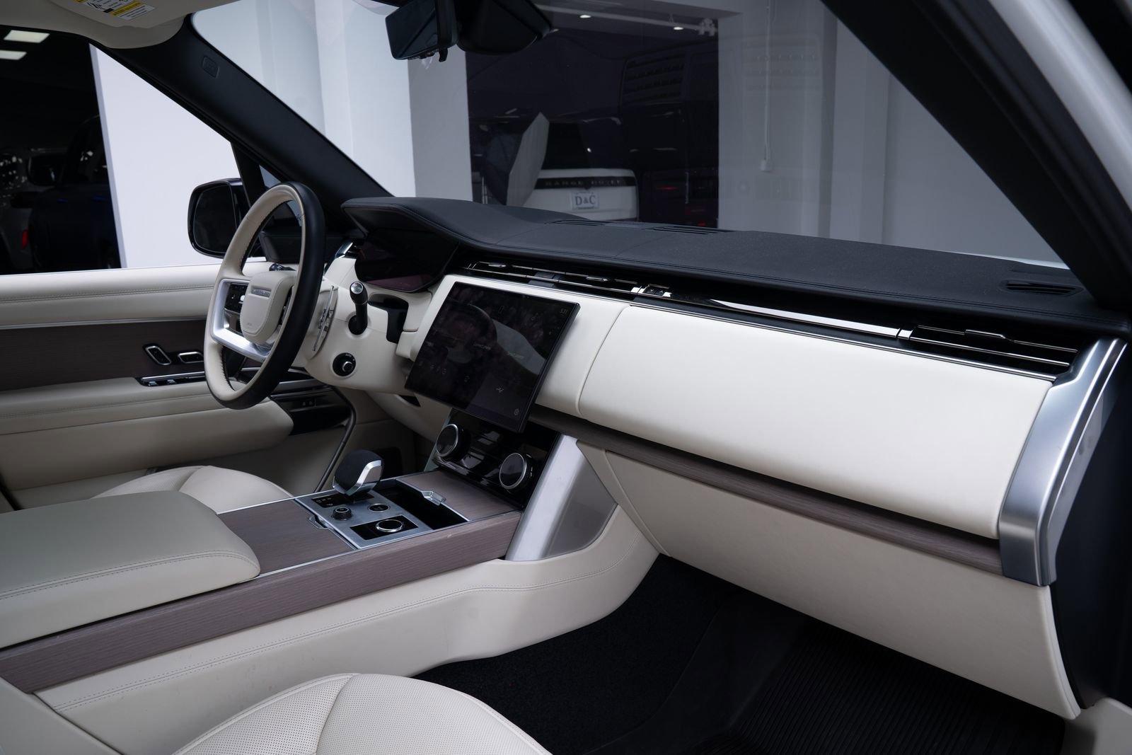 Used 2023 Land Rover Range Rover Autobiography AWD/4WD image 25