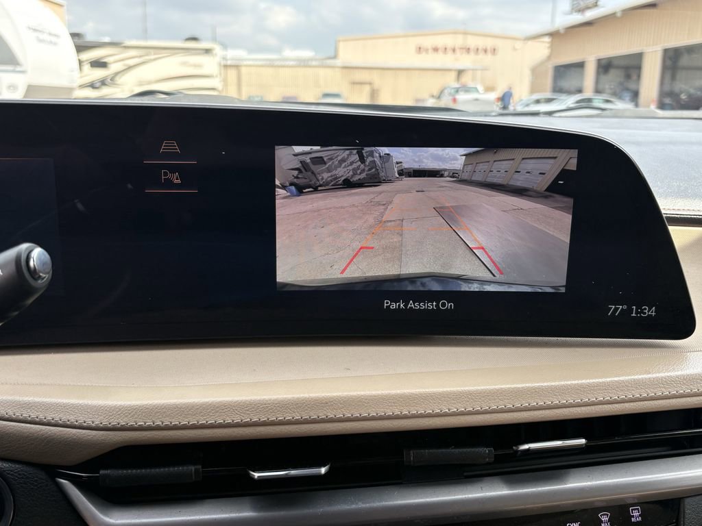 Used 2024 Cadillac XT4 Luxury w/ Cold Weather Package image 18