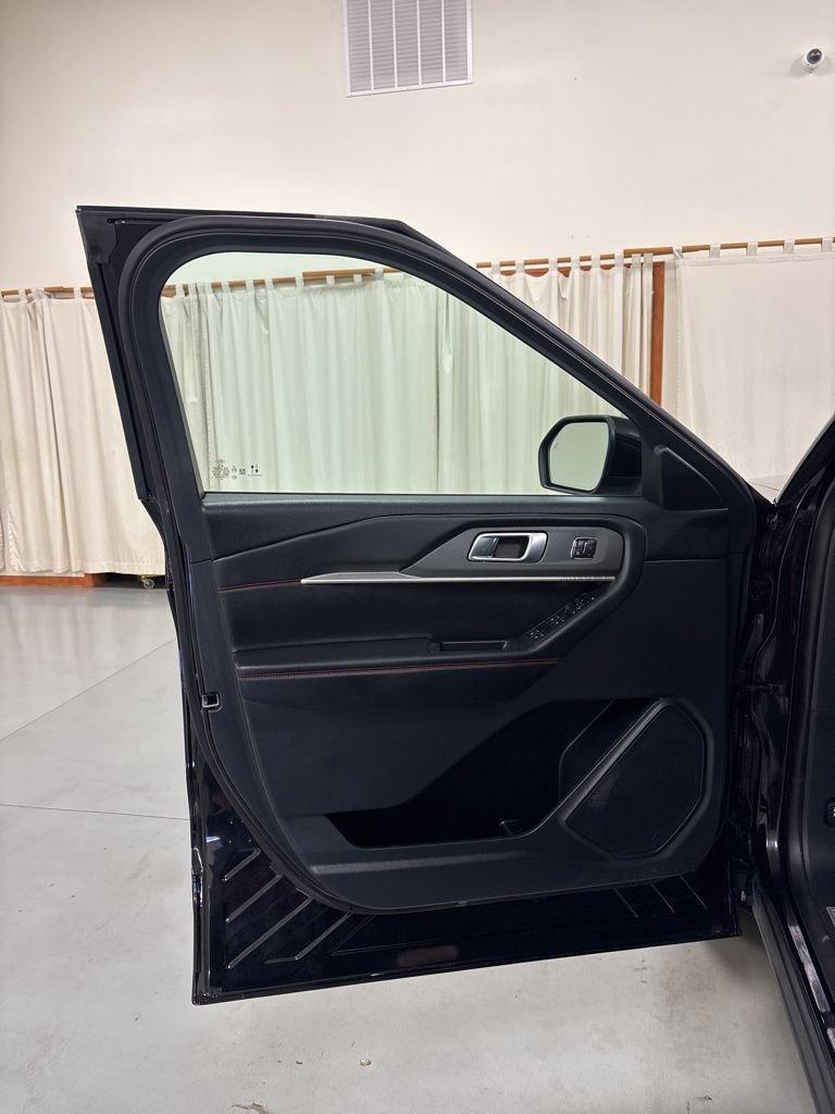 Used 2025 Ford Explorer ST-Line w/ Premium Package AWD/4WD image 15