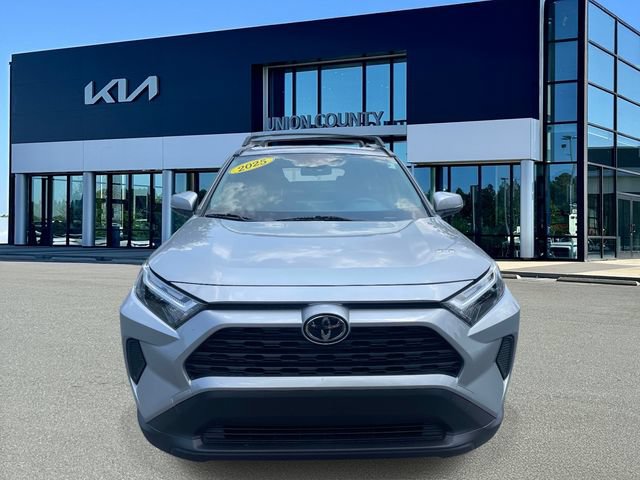 Used 2025 Toyota RAV4 XLE AWD/4WD image 2