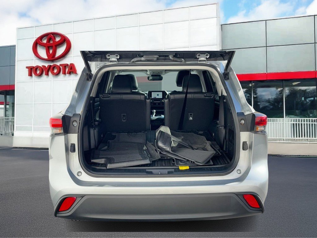 Certified 2023 Toyota Highlander AWD image 9