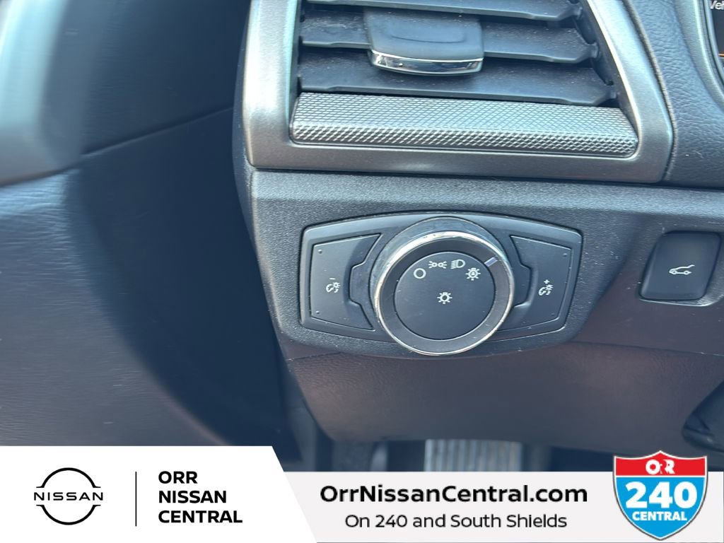 Used 2018 Ford Fusion SE w/ Fusion SE Technology Package FWD image 22
