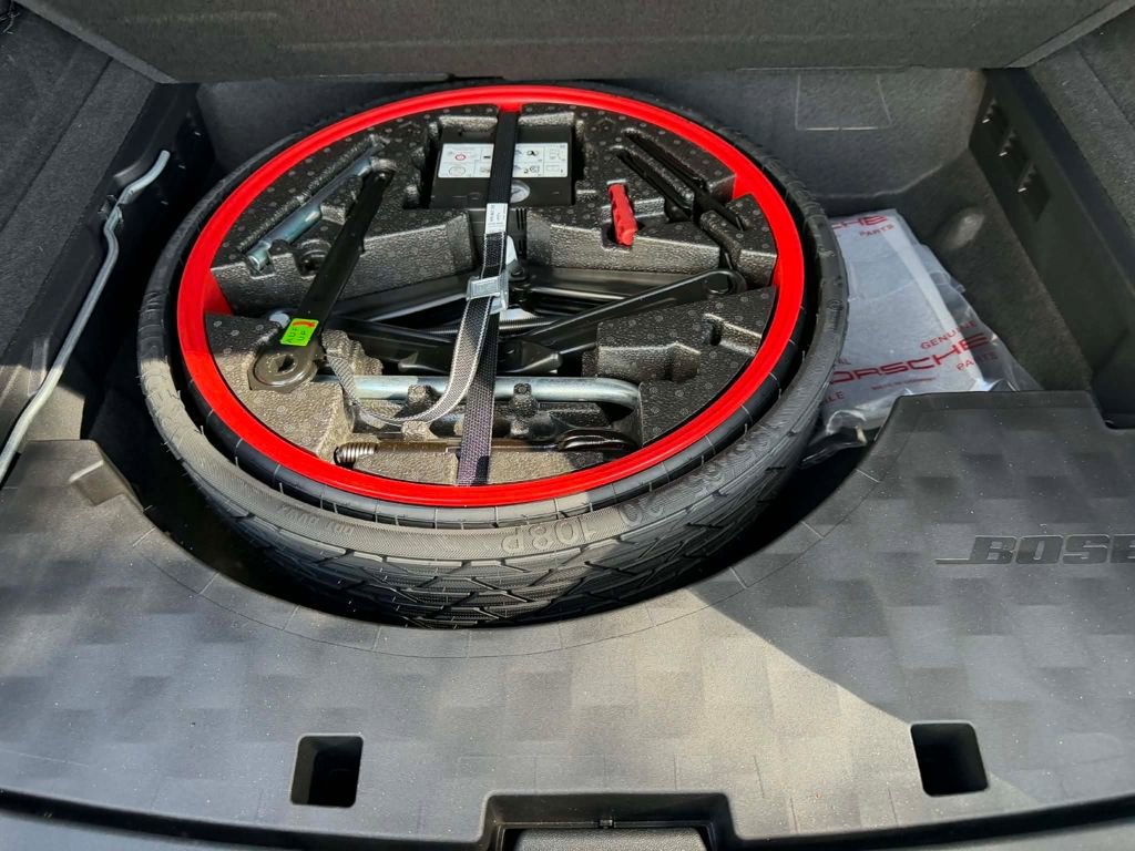 Used 2023 Porsche Cayenne S image 39