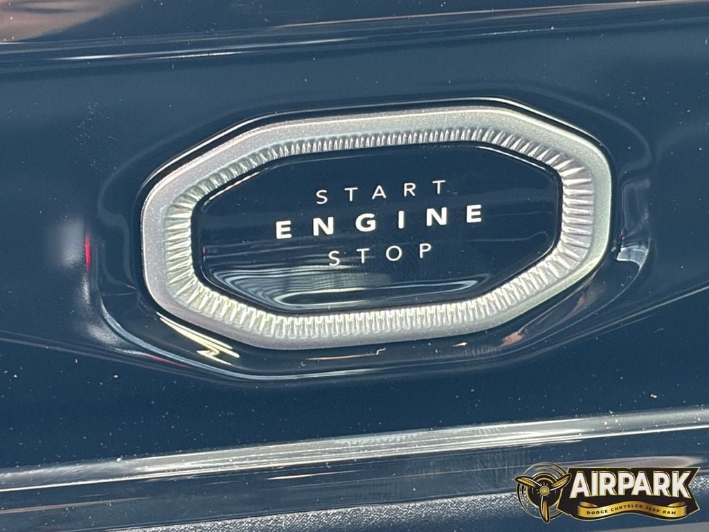 New 2026 Jeep Grand Cherokee Limited w/ Limited Altitude Package AWD/4WD image 30