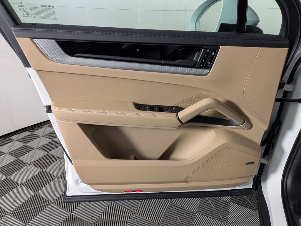 New 2026 Porsche Cayenne image 25