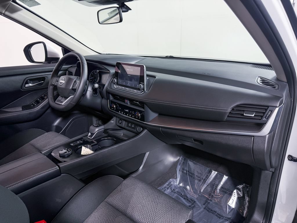 Certified 2026 Nissan Rogue SV AWD/4WD image 13