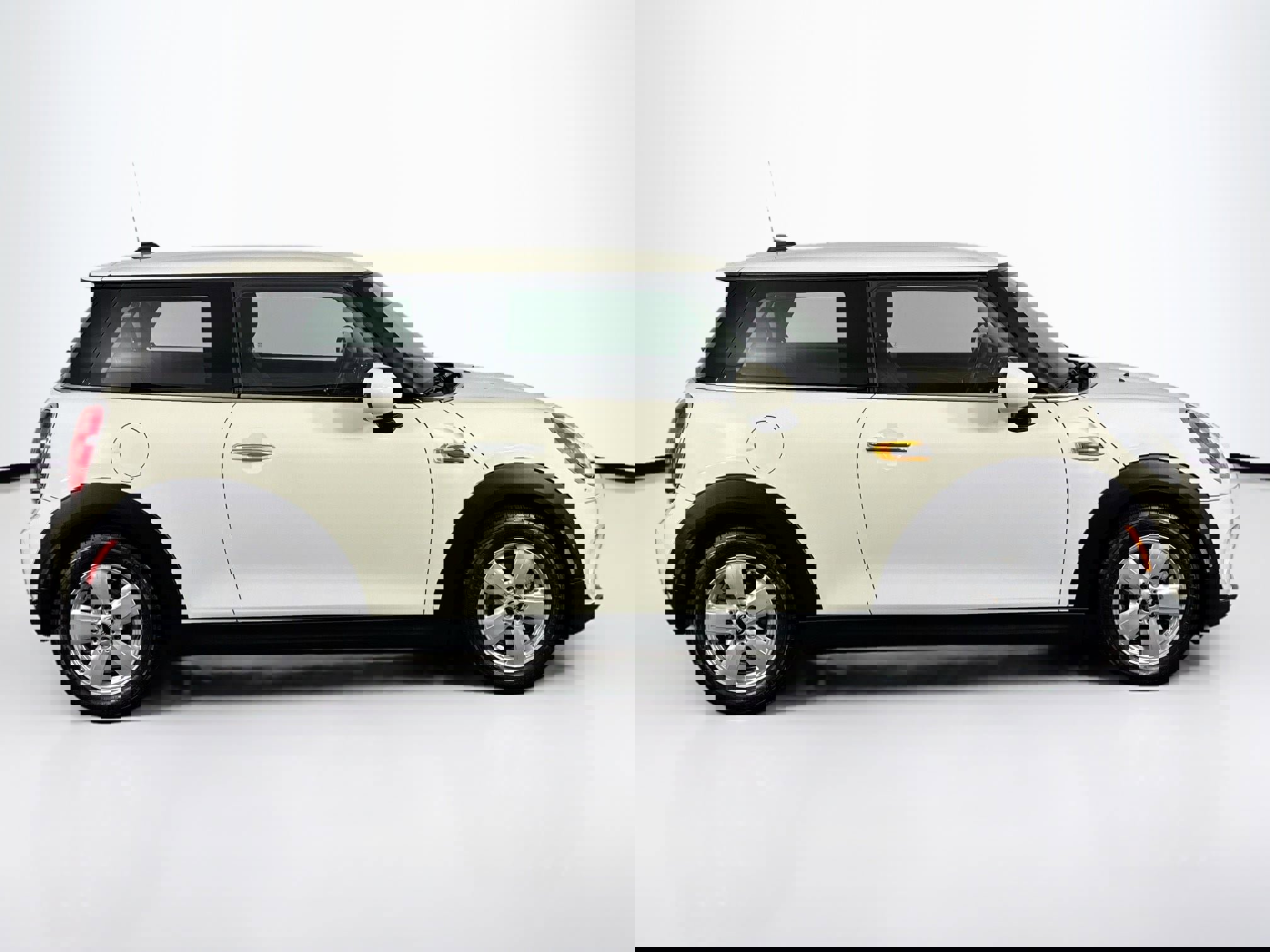 Used 2019 MINI Cooper 2-Door Hardtop image 12