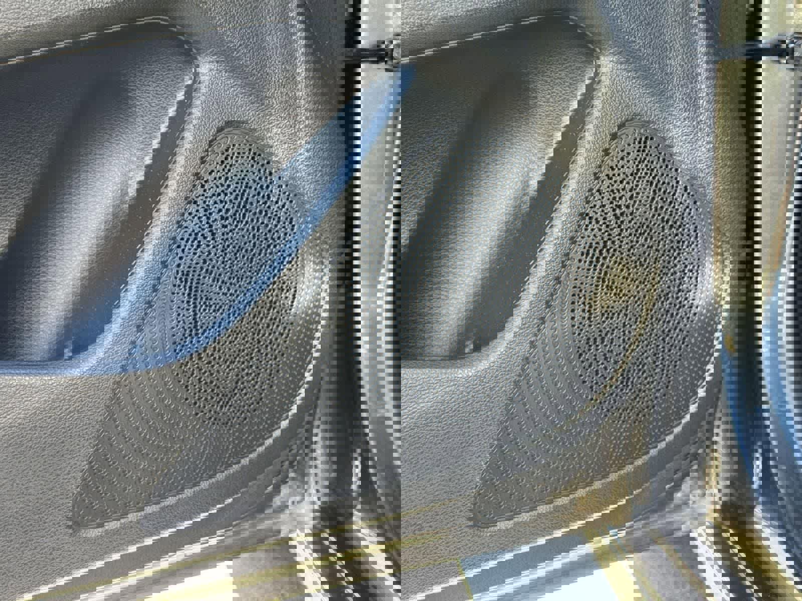 Used 2023 Genesis G70 2.0T image 21