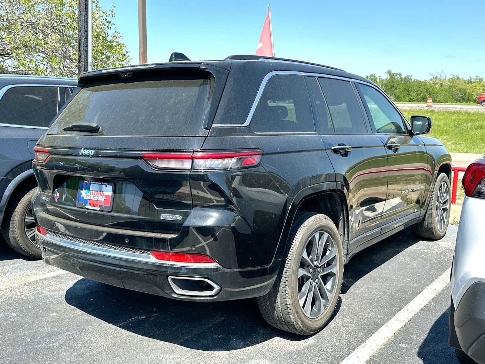 Used 2024 Jeep Grand Cherokee Overland w/ Advanced Protech Group III image 12