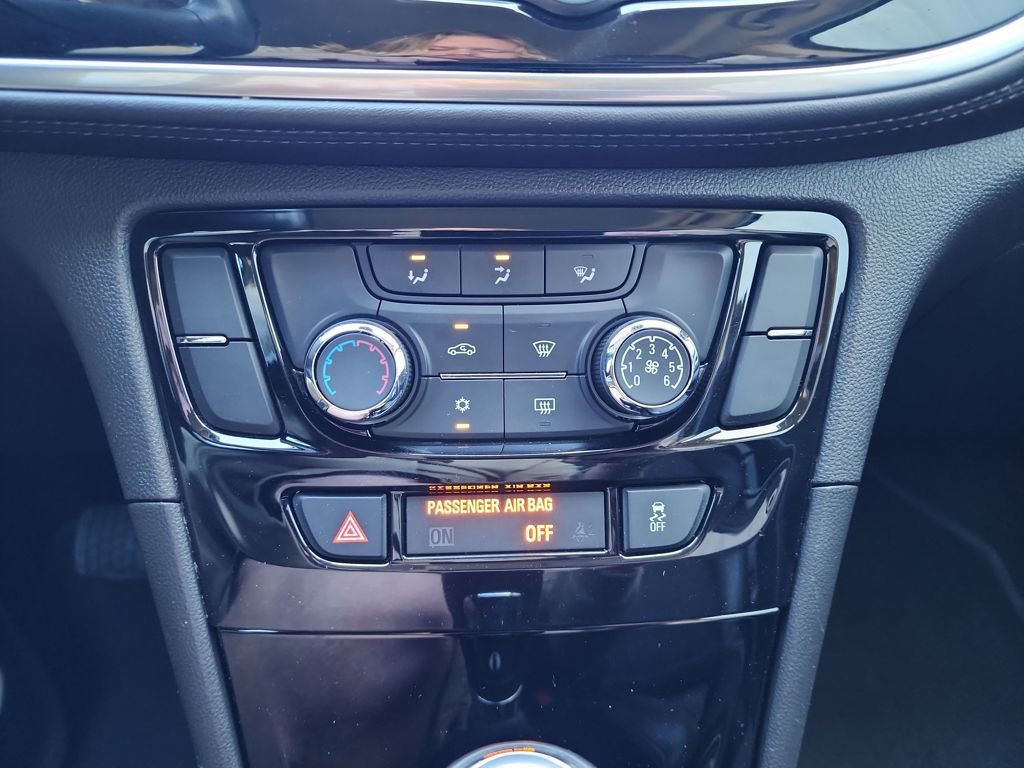 Used 2022 Buick Encore Preferred w/ Safety Package image 27