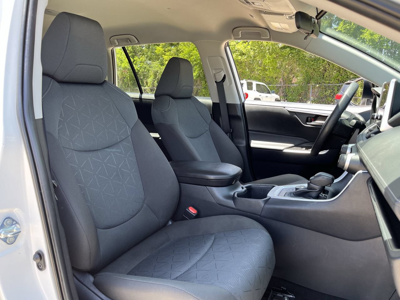 Used 2025 Toyota RAV4 XLE AWD/4WD image 25
