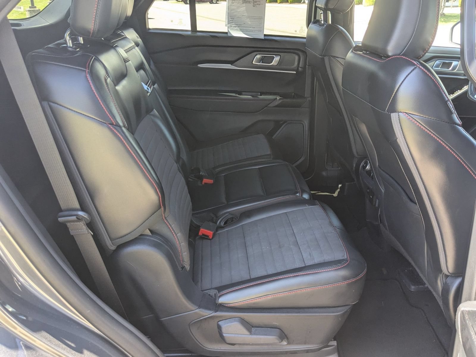 Used 2025 Ford Explorer ST-Line w/ ST-Line Street Pack AWD/4WD image 38