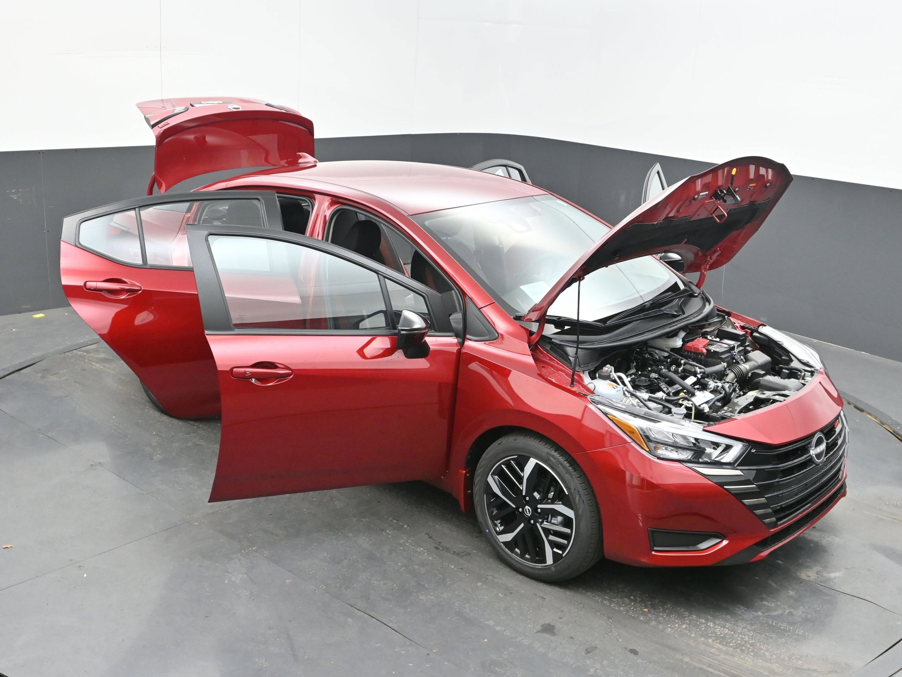 New 2025 Nissan Versa SR w/ Trunk Package image 37