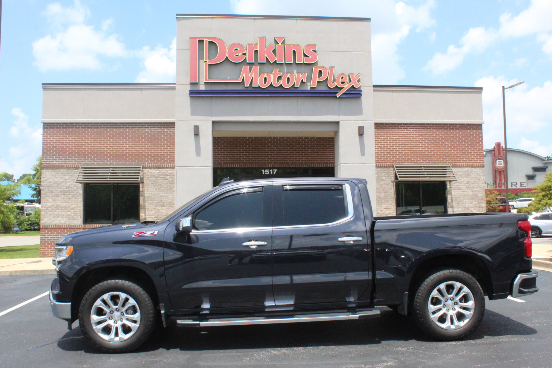 Used 2022 Chevrolet Silverado 1500 LTZ AWD/4WD image 10