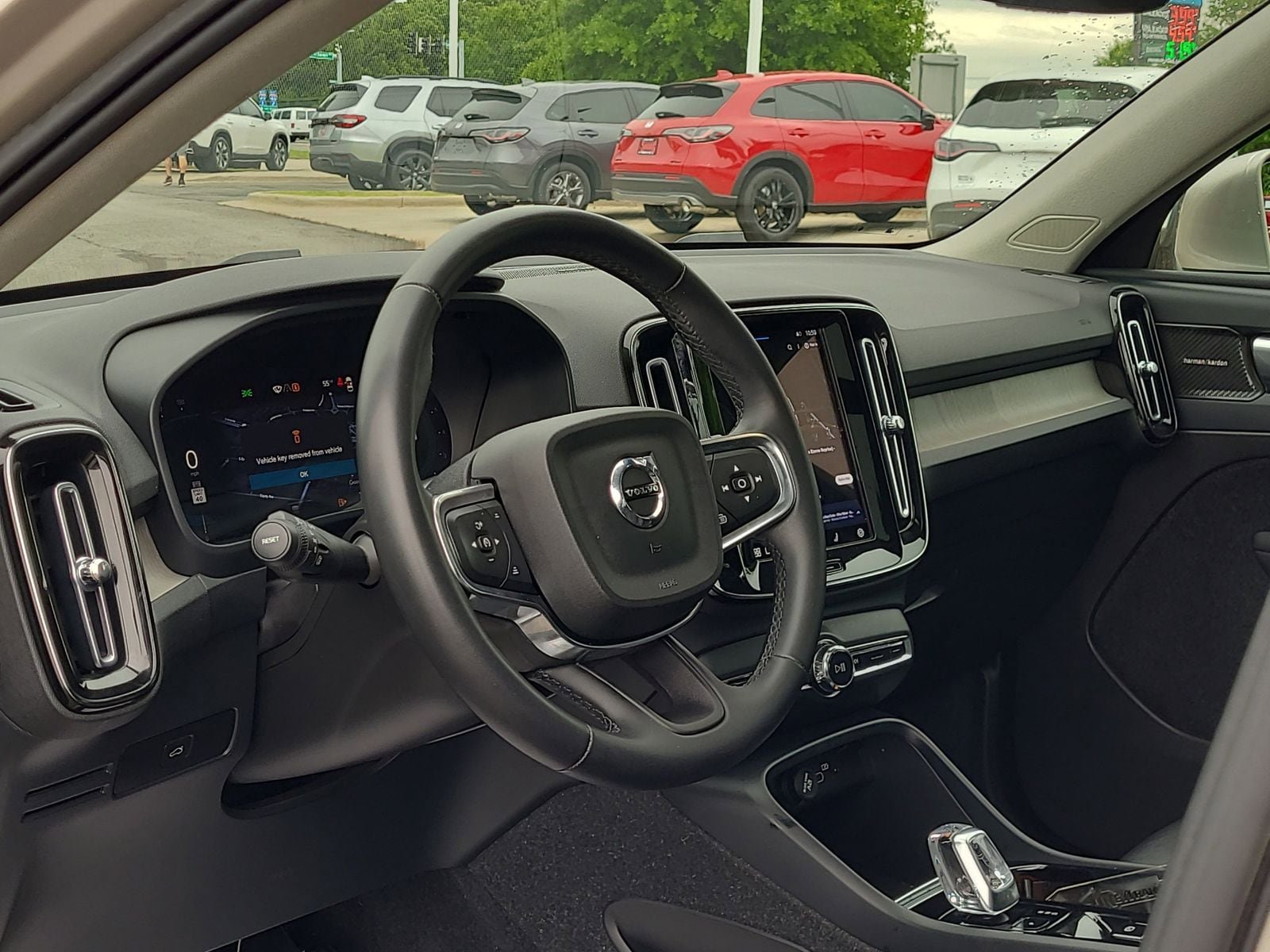 Used 2023 Volvo XC40 B4 Ultimate FWD image 10