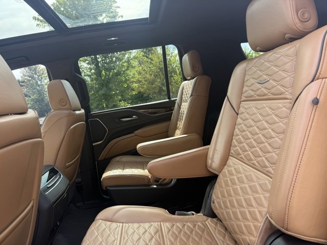 Used 2023 Cadillac Escalade ESV Premium Luxury image 19